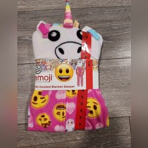 Emoji Girl’s Pajamas Hooded Blanket Sleeper Pink Toddler Size 6 NWT!